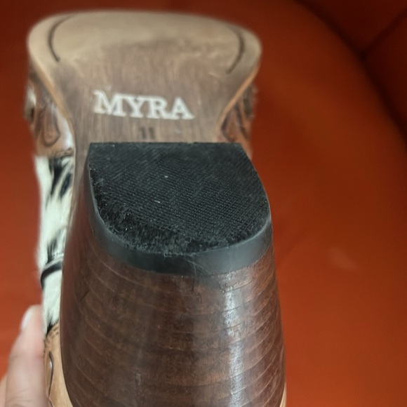 Women’s western booties - Picture 8 of 11